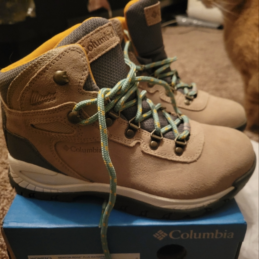NWT columbia womens newton ridge waterproof boot